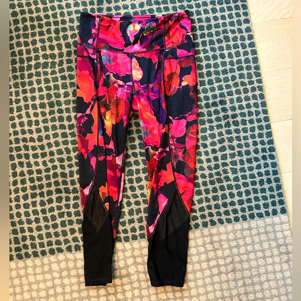 Bright, Beautiful Flower Pattern From Athleta 3/4… - image 1